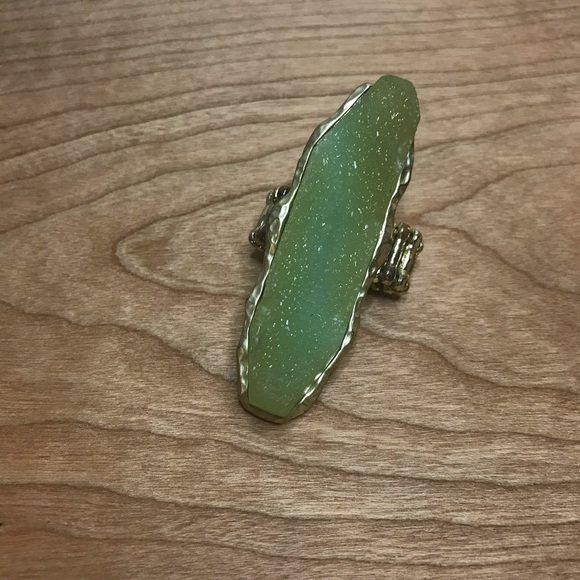 Green Crystal Gold Setting Ring - Picture 3 of 5